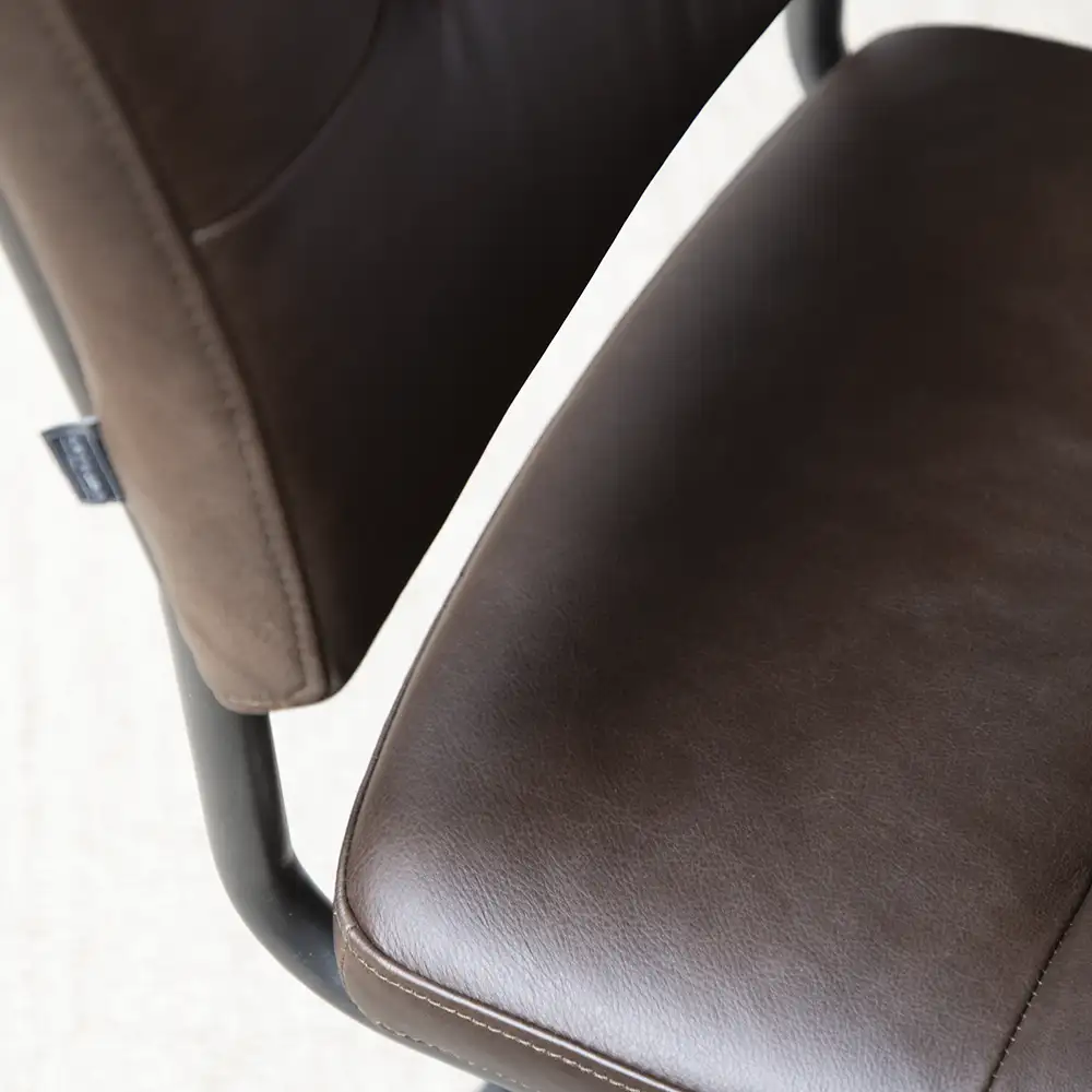 Caspian ruokapöydän tuoli Espresso Leather