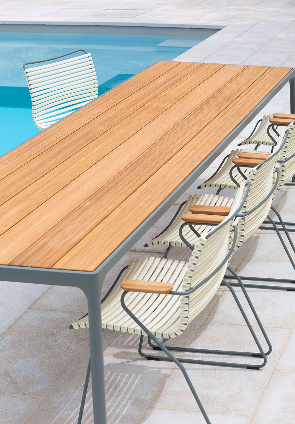 Four ruokapöytä 270x90 cm harmaa/bambu alumiini