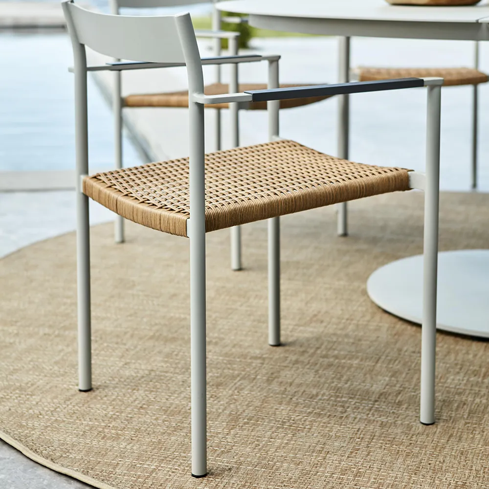 DK käsinojatuoli light grey 