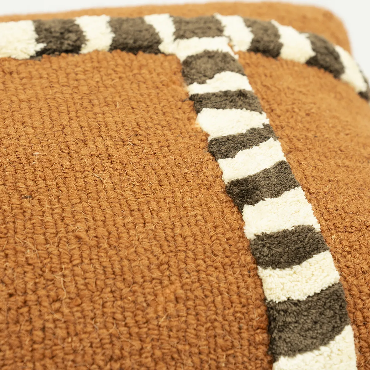 Koristetyyny StripeScape 40x60 cm Caramel