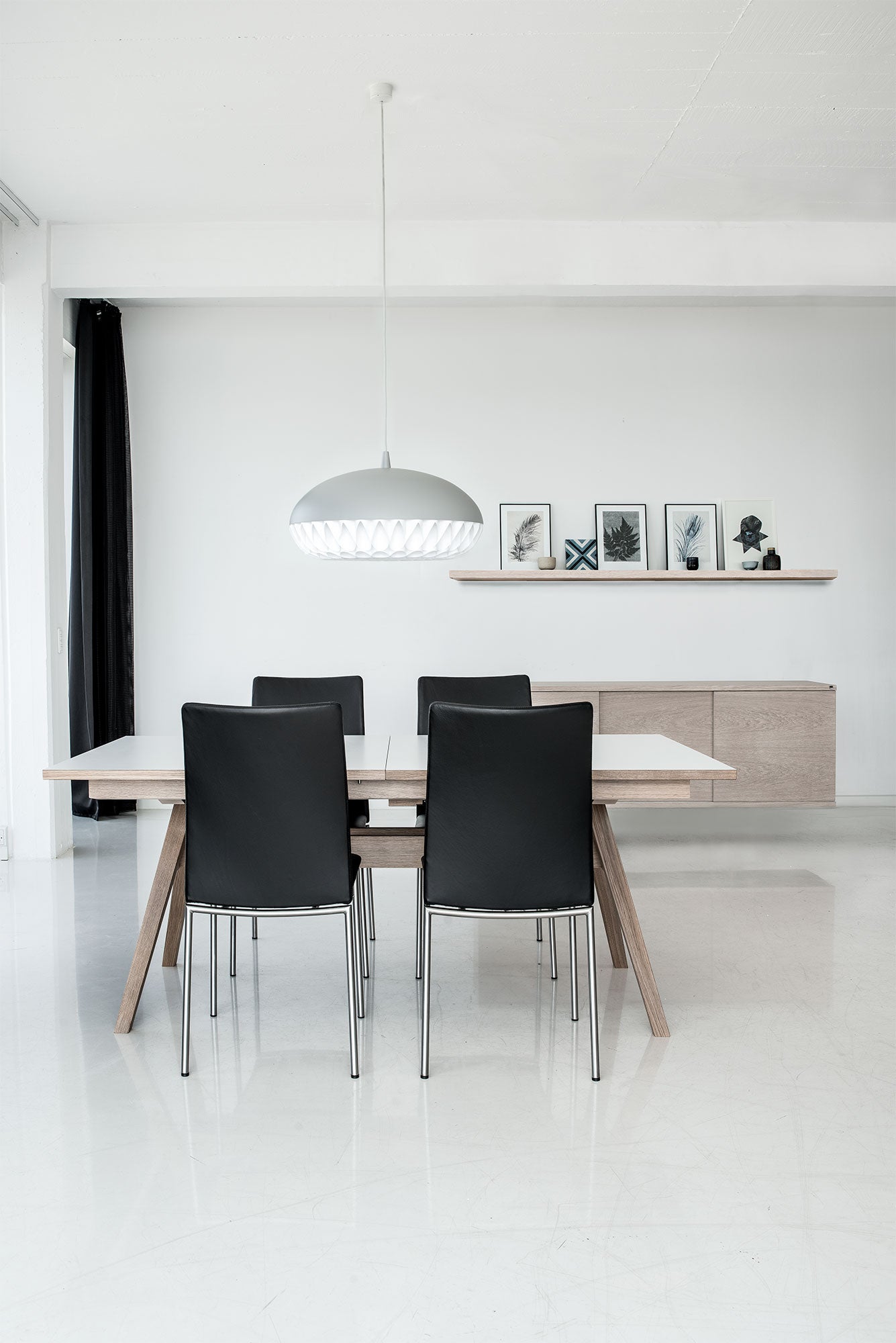 Sm11 pöytä musta tammi lakka 183-275X100X74Cm