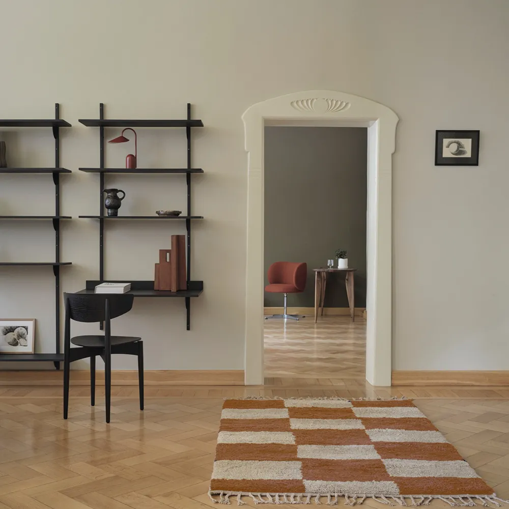 Sector Seinälle kiinnitettävä työpöytä - Black Ash/Black Brass