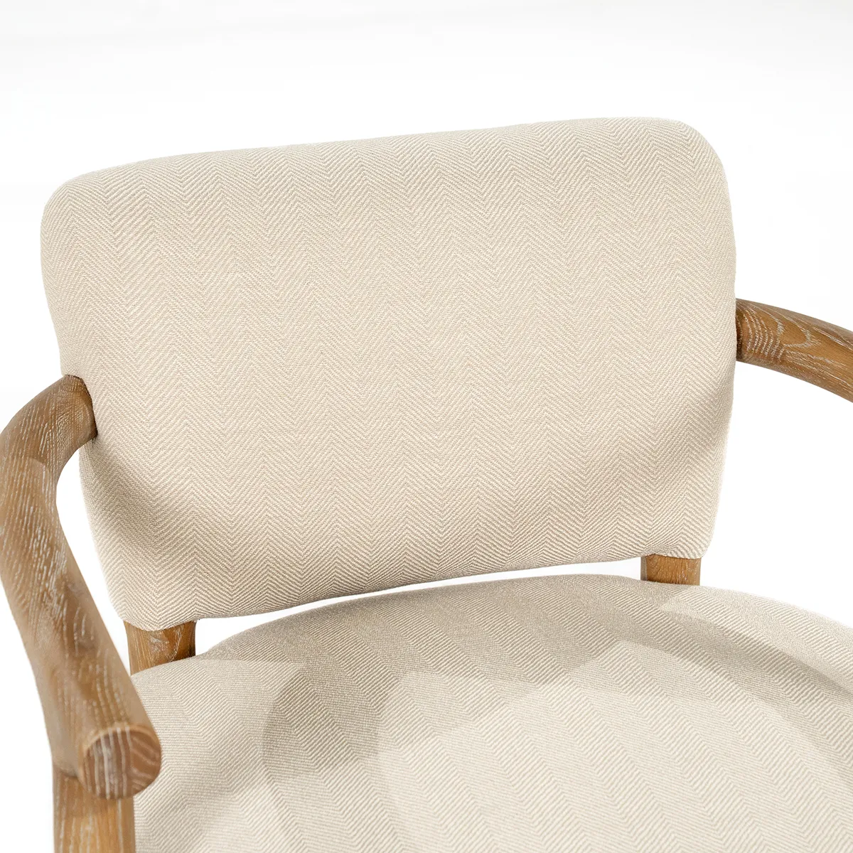Käsinojallinen nojatuoli saarnipuuta Glenn Herringbone Beige