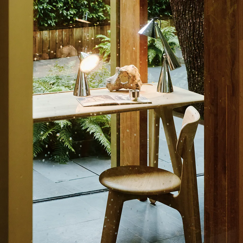 Pose Pöytälamppu LED Silver