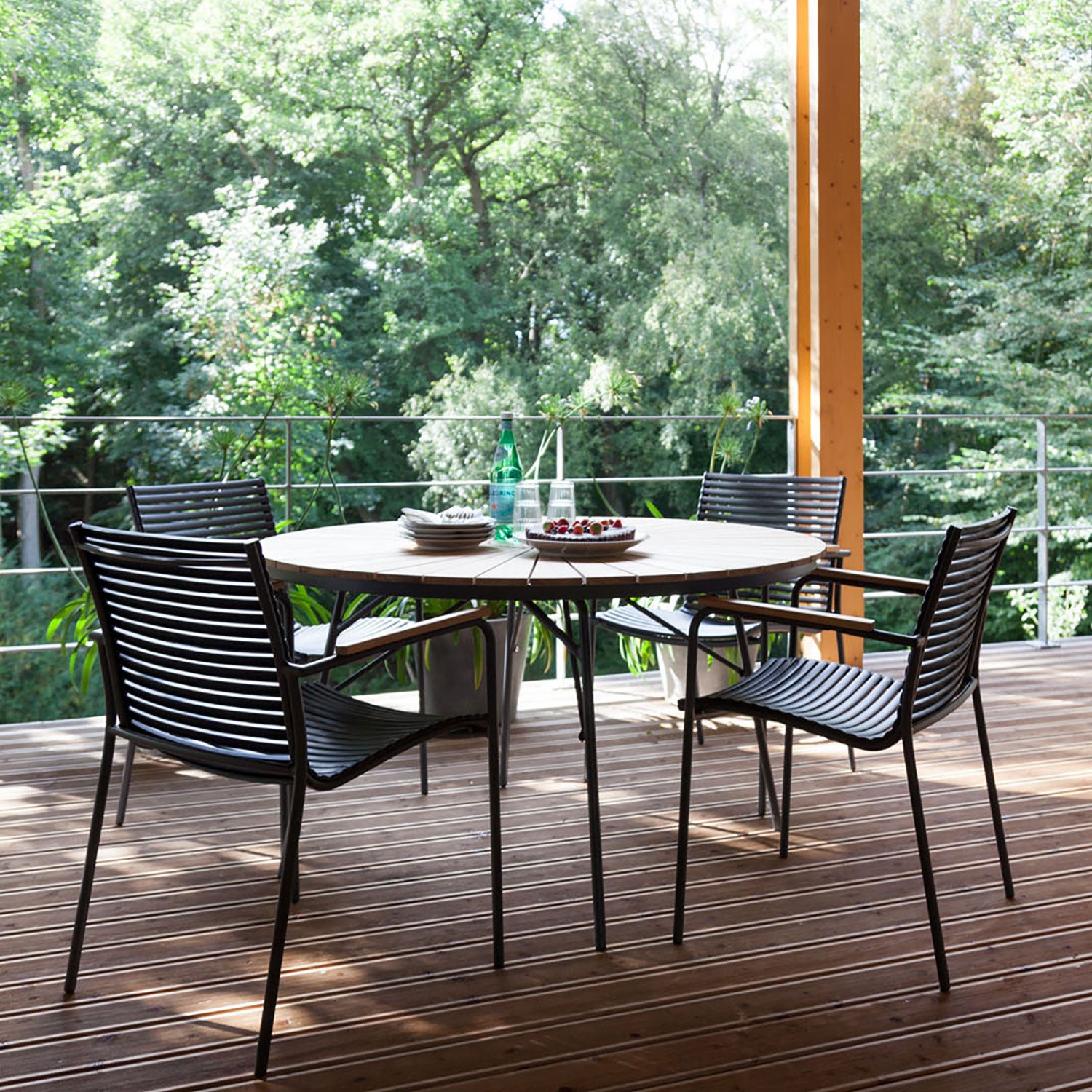 Hard & Ellen 110 cm puutarhapöytä antrasiitti/tiikki 