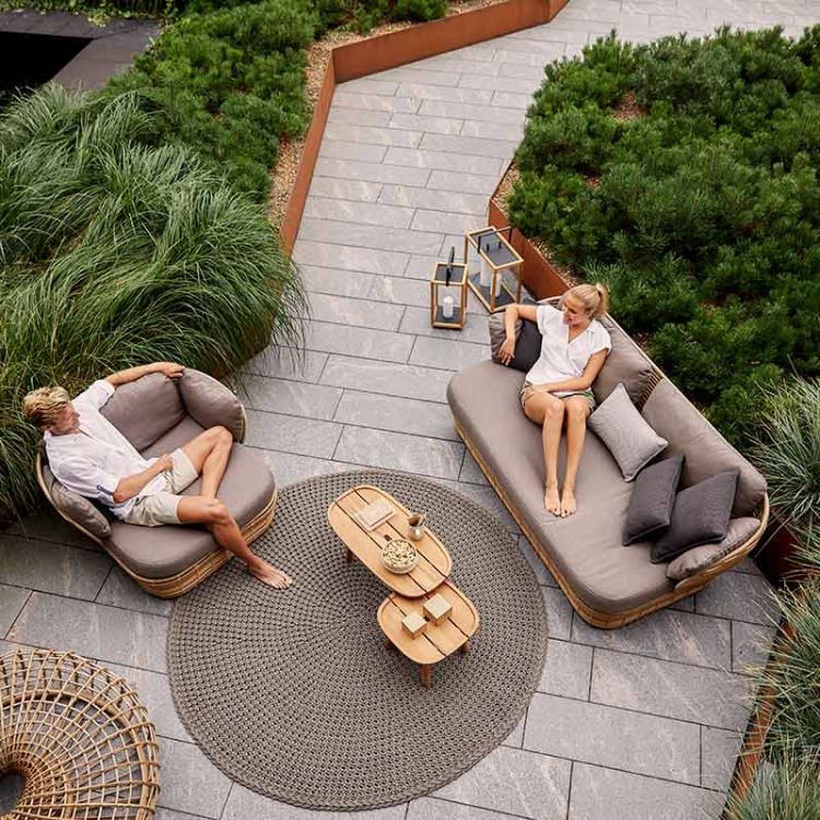 Basket loungesoffa Natural konstrotting sis. ljust Airtouch tyynysetit