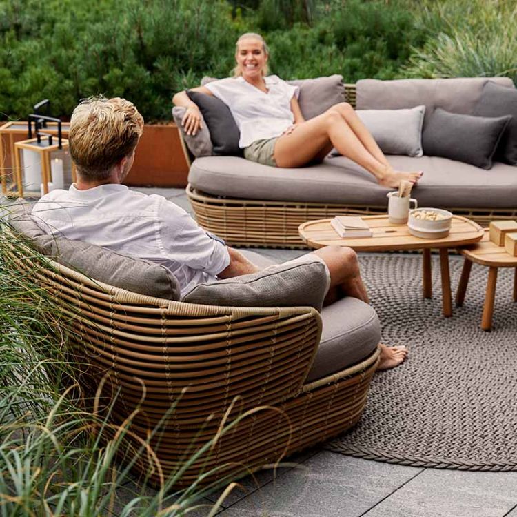 lounge-nojatuoli Basket Natural Konstrotting sis. Ljust rottinki-Line Airtouch tyynysetit
