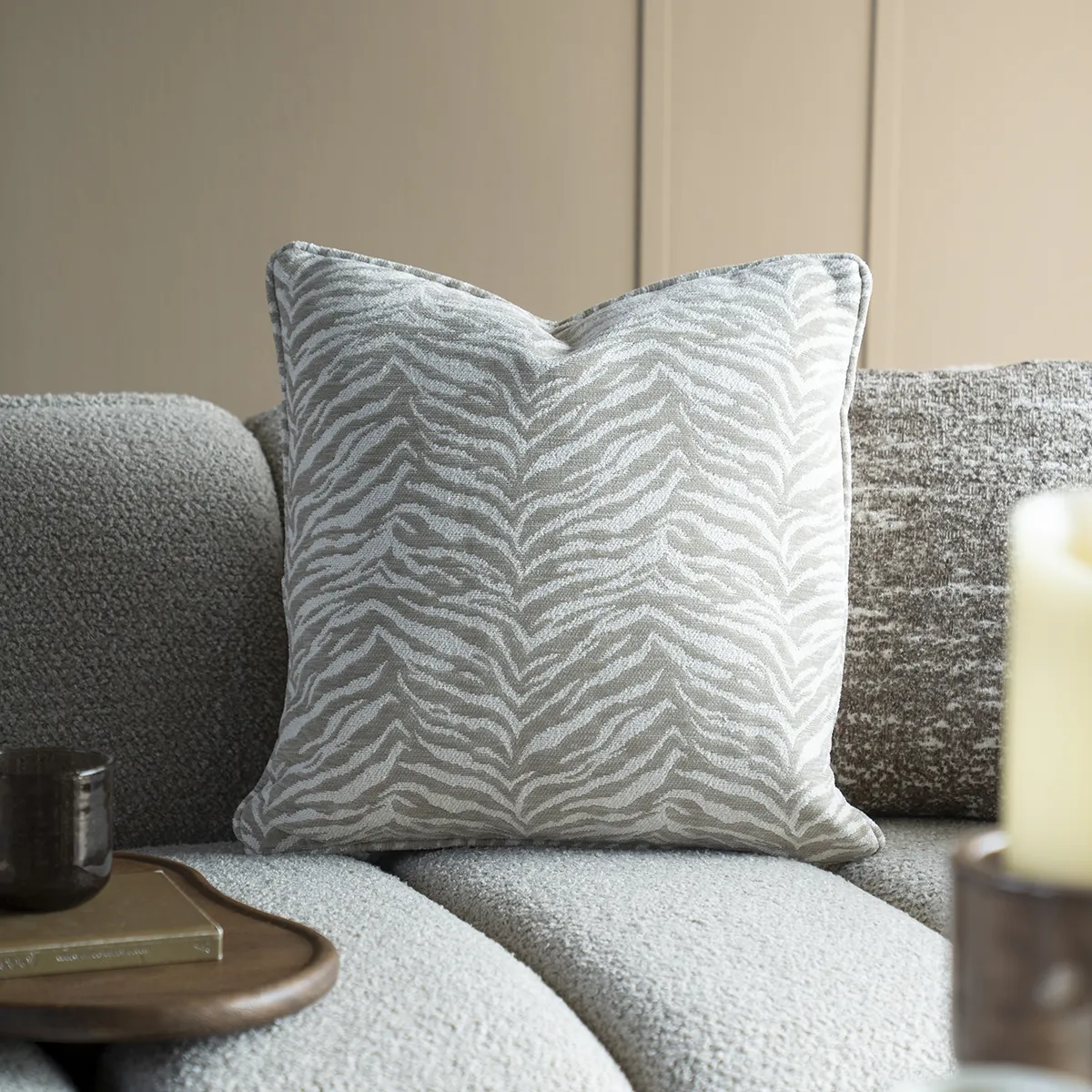 Koristetyyny Tigra Beige 45x45 cm