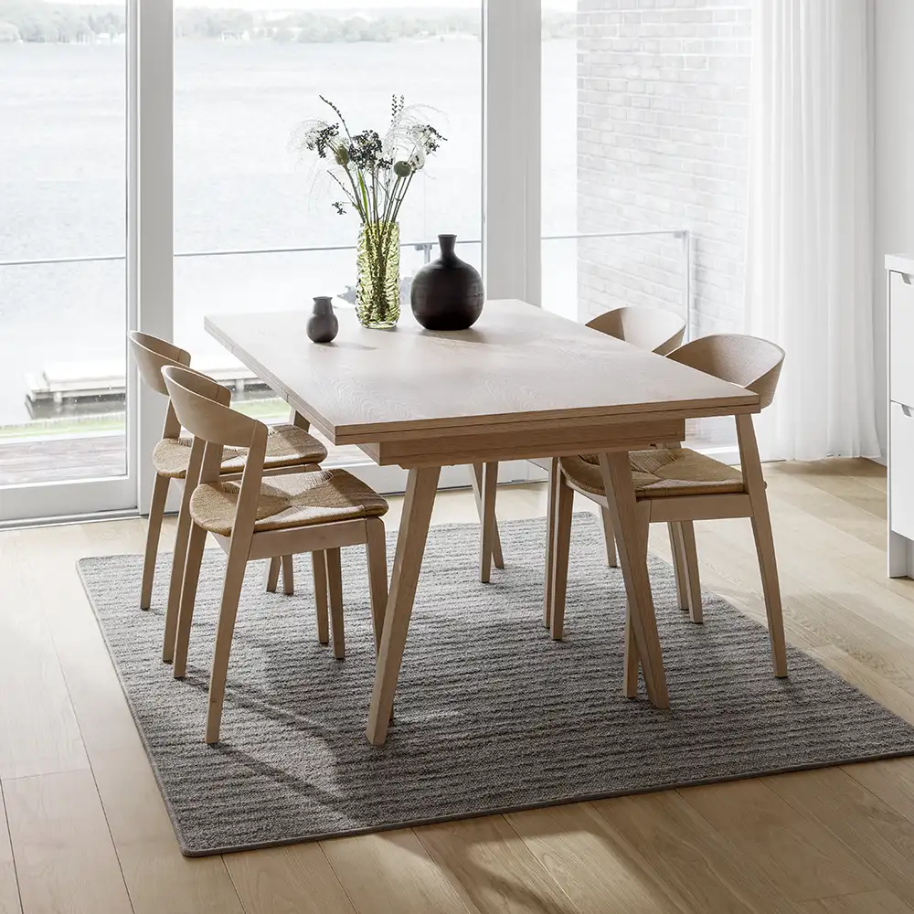 SM827 ruokapöydän tuoli Tammi mockanruskea lakattu öljylook