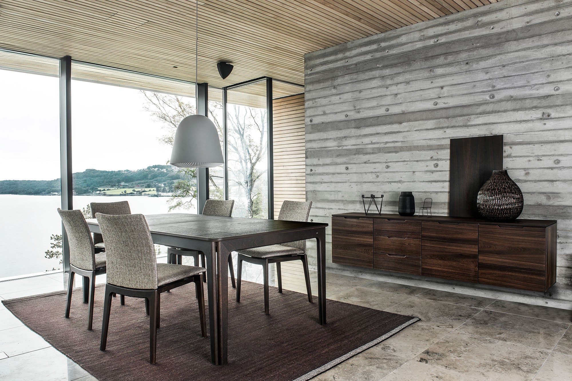 Sm27 Pöytä Saksanpähkinäöljy/Musta Nanolaminaatti