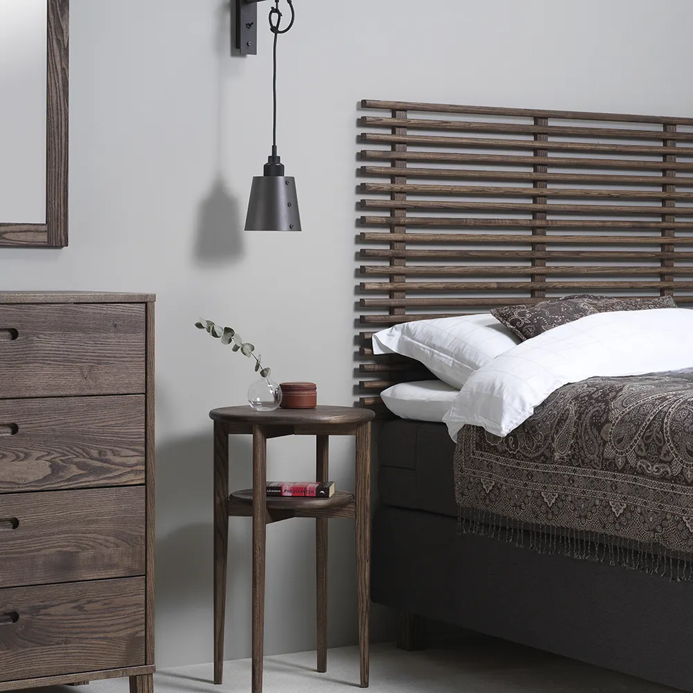 Mira yöpöytä ruskea öljytty saarni