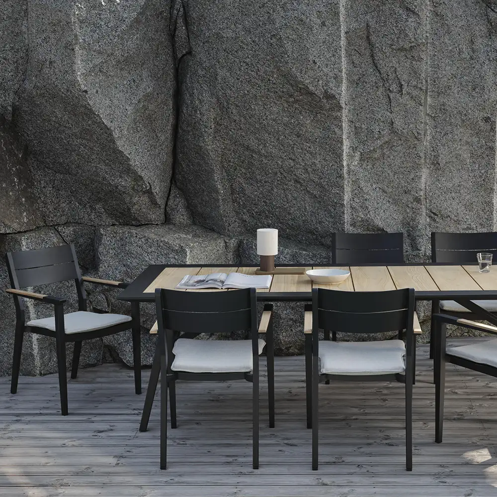 Chios käsinojallinen tuoli musta sis. pehmusteen Brafab