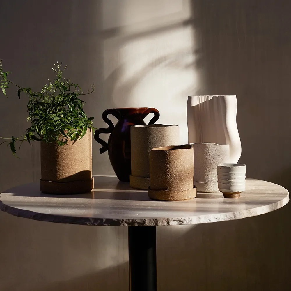 Mineral Bistro-pöytä - Bianco Curia/Black